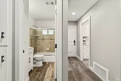 Entry Way - 366 Trinity Dr, Vacaville, CA 95687 photo 8 of 8