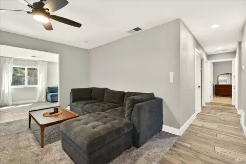 Entry Way - 366 Trinity Dr, Vacaville, CA 95687 photo 5 of 8