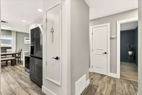 Entry Way - 366 Trinity Dr, Vacaville, CA 95687 photo 3 of 8