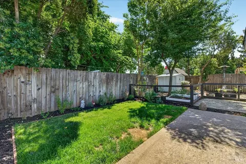 Exterior - 366 Trinity Dr, Vacaville, CA 95687 photo 7 of 10