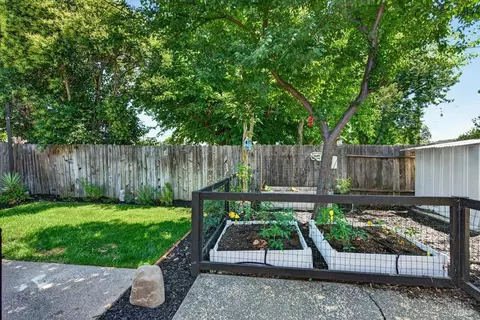Exterior - 366 Trinity Dr, Vacaville, CA 95687 photo 6 of 10