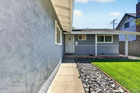 Exterior - 366 Trinity Dr, Vacaville, CA 95687 photo 4 of 10