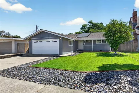 Exterior - 366 Trinity Dr, Vacaville, CA 95687 photo 3 of 10