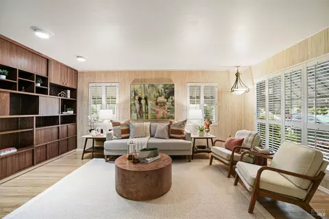 Living - 638 Oakwood Ave, Vallejo, CA 94591 photo 2 of 4