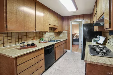 Kitchen - 638 Oakwood Ave, Vallejo, CA 94591 photo 1 of 6