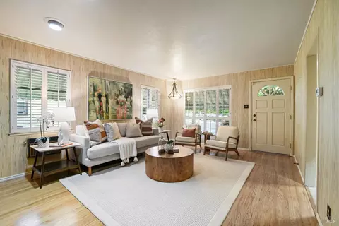 Living - 638 Oakwood Ave, Vallejo, CA 94591 photo 3 of 4