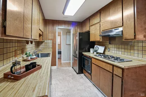 Kitchen - 638 Oakwood Ave, Vallejo, CA 94591 photo 2 of 6