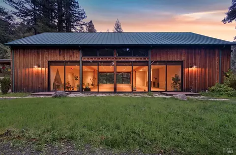 18501 Van Zandt Resort Rd, Philo, CA 95466
