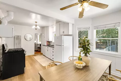 Dining - 445 E H St, Benicia, CA 94510 photo 2 of 2