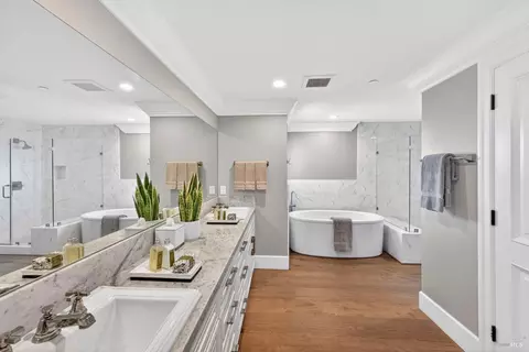 Bath - 98 Harrison Ave, Sausalito, CA 94965 photo 1 of 5