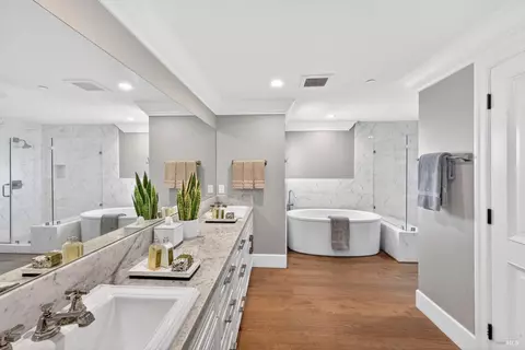 Bath - 98 Harrison Ave, Sausalito, CA 94965 photo 1 of 5