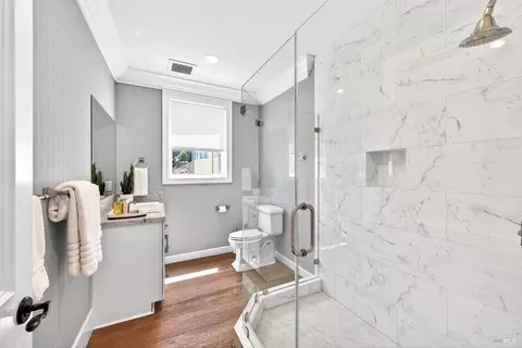 Bath - 98 Harrison Ave, Sausalito, CA 94965 photo 3 of 5