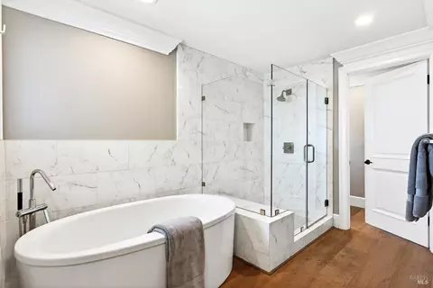 Bath - 98 Harrison Ave, Sausalito, CA 94965 photo 2 of 5