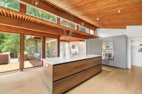 Kitchen - 655 Edgewood Ave, Mill Valley, CA 94941 photo 4 of 6