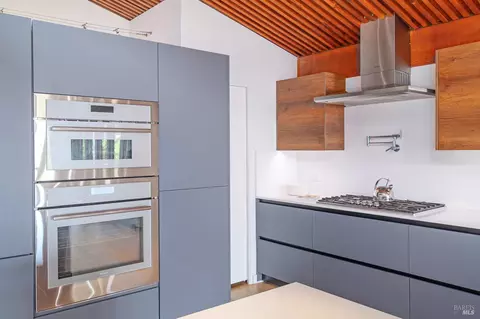 Kitchen - 655 Edgewood Ave, Mill Valley, CA 94941 photo 5 of 6