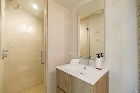Bath - 655 Edgewood Ave, Mill Valley, CA 94941 photo 4 of 5