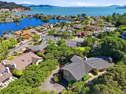 81 Peacock Dr, San Rafael, CA 94901