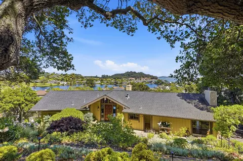 81 Peacock Dr, San Rafael, CA 94901