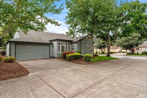6600 Pine Valley Dr, Santa Rosa, CA 95409