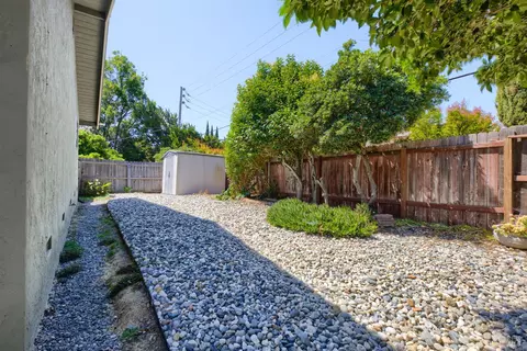 Exterior - 2275 Cambridge Dr, Fairfield, CA 94533 photo 8 of 10