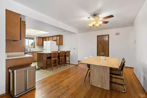 Dining - 2275 Cambridge Dr, Fairfield, CA 94533 photo 2 of 2