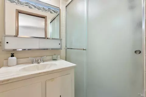 Bath - 2275 Cambridge Dr, Fairfield, CA 94533 photo 2 of 2