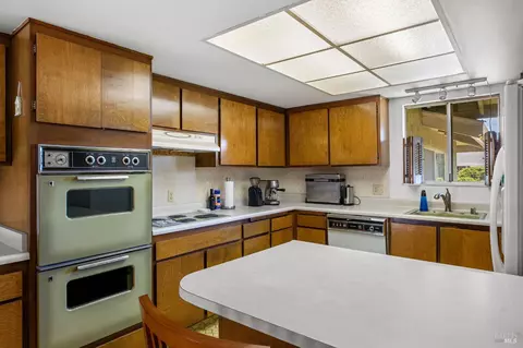 Kitchen - 2275 Cambridge Dr, Fairfield, CA 94533 photo 3 of 5