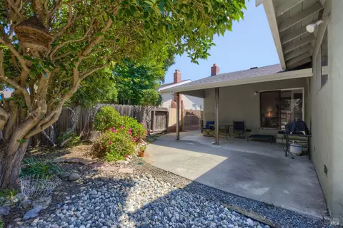 Exterior - 2275 Cambridge Dr, Fairfield, CA 94533 photo 10 of 10