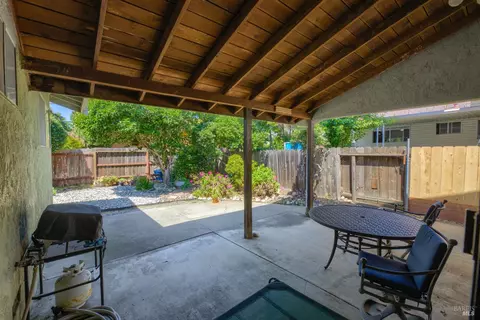 Exterior - 2275 Cambridge Dr, Fairfield, CA 94533 photo 5 of 10