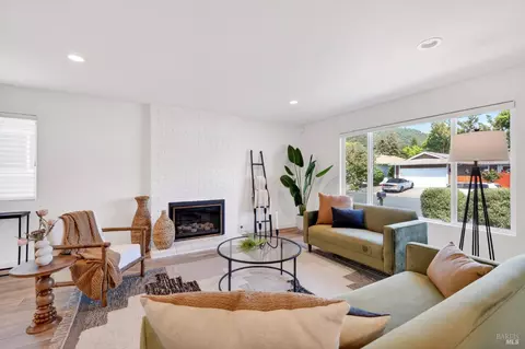 309 Mountain View Dr, Healdsburg, CA 95448