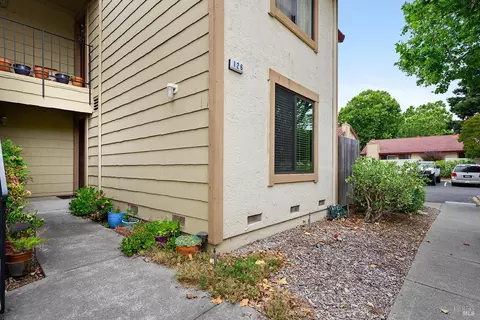 126 Park Place Dr, Petaluma, CA 94954