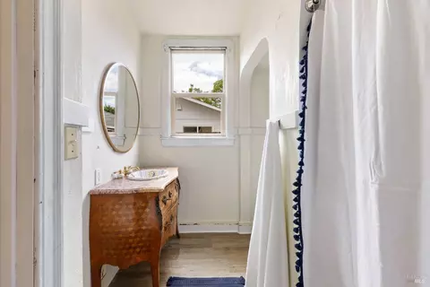 Bath - 230 Pine Ave, Sonoma, CA 95476 photo 1 of 1