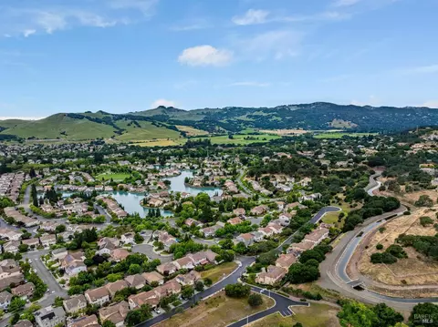 View/Area - 612 Via De Bella, Fairfield, CA 94534 photo 8 of 11