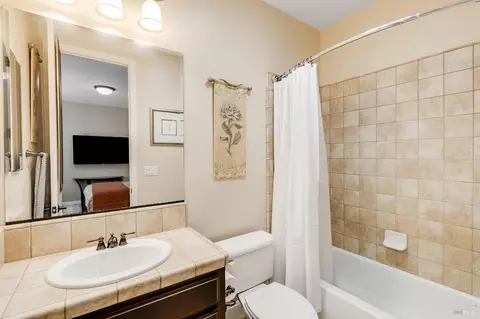 Bath - 612 Via De Bella, Fairfield, CA 94534 photo 1 of 10