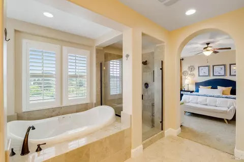 Bath - 612 Via De Bella, Fairfield, CA 94534 photo 10 of 10