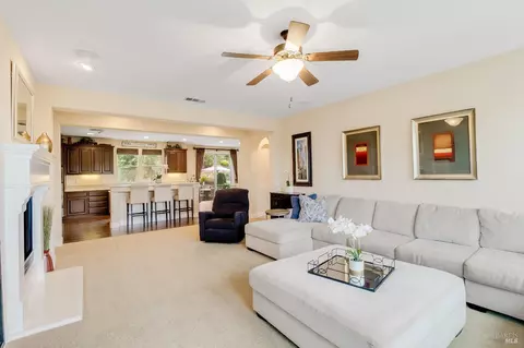 Living - 612 Via De Bella, Fairfield, CA 94534 photo 4 of 4