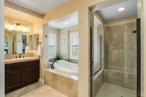 Bath - 612 Via De Bella, Fairfield, CA 94534 photo 6 of 10