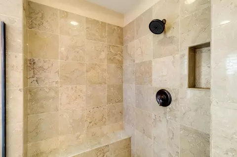 Bath - 612 Via De Bella, Fairfield, CA 94534 photo 8 of 10