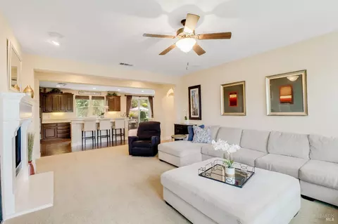 Living - 612 Via De Bella, Fairfield, CA 94534 photo 3 of 3