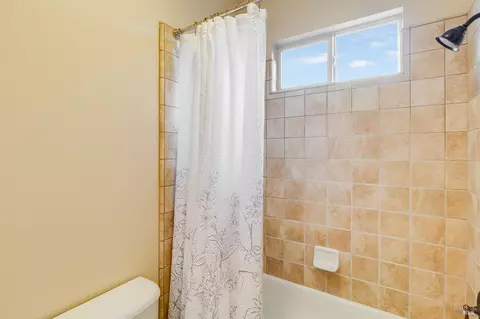 Bath - 612 Via De Bella, Fairfield, CA 94534 photo 5 of 10