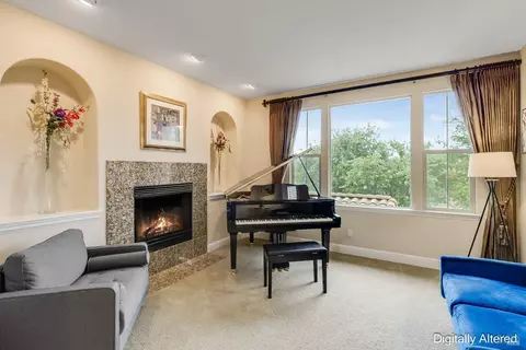 Living - 612 Via De Bella, Fairfield, CA 94534 photo 2 of 4