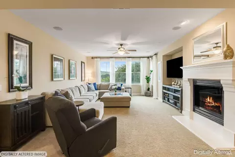 Living - 612 Via De Bella, Fairfield, CA 94534 photo 2 of 3