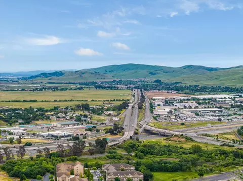 View/Area - 612 Via De Bella, Fairfield, CA 94534 photo 9 of 11