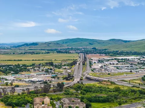 View/Area - 612 Via De Bella, Fairfield, CA 94534 photo 9 of 11