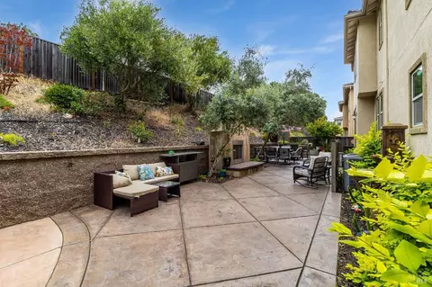 Exterior - 612 Via De Bella, Fairfield, CA 94534 photo 10 of 13