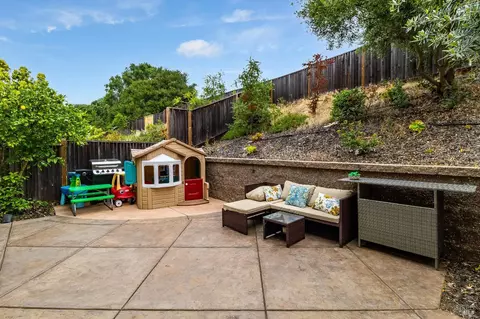 Exterior - 612 Via De Bella, Fairfield, CA 94534 photo 11 of 13