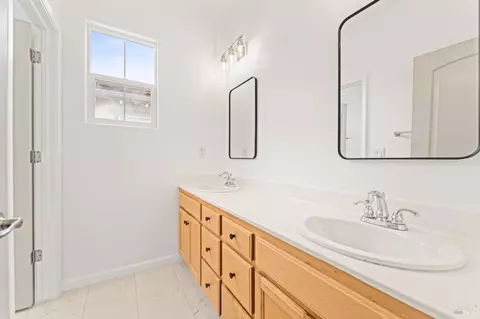 Bath - 8364 Bennington Ct, Vallejo, CA 94591 photo 6 of 7