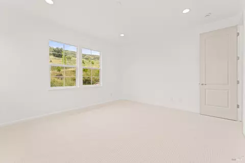 Bedroom - 8364 Bennington Ct, Vallejo, CA 94591 photo 8 of 15