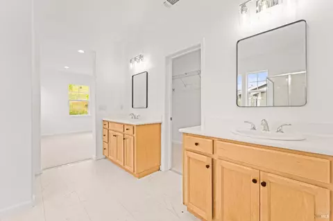 Entry Way - 8364 Bennington Ct, Vallejo, CA 94591 photo 6 of 7