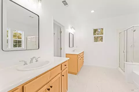 Bath - 8364 Bennington Ct, Vallejo, CA 94591 photo 3 of 7